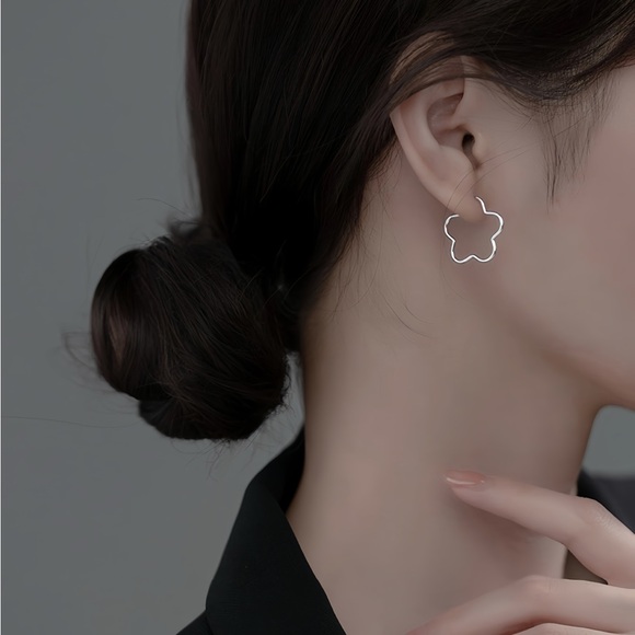 Solid S925 Flower Hoop Stud Earrings-Silver SS038 - Picture 8 of 8